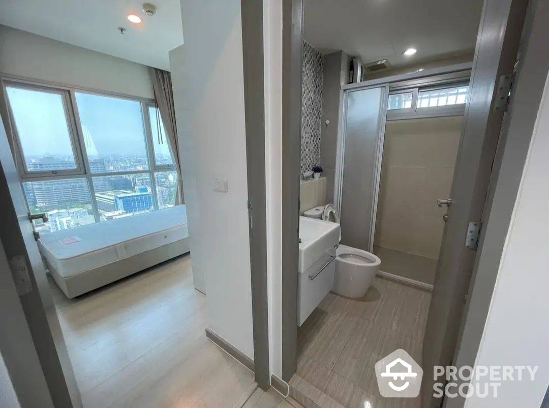 picture 2-BR Condo at Life Ratchadapisek near MRT Huai Khwang (ID 880972) - 7/17