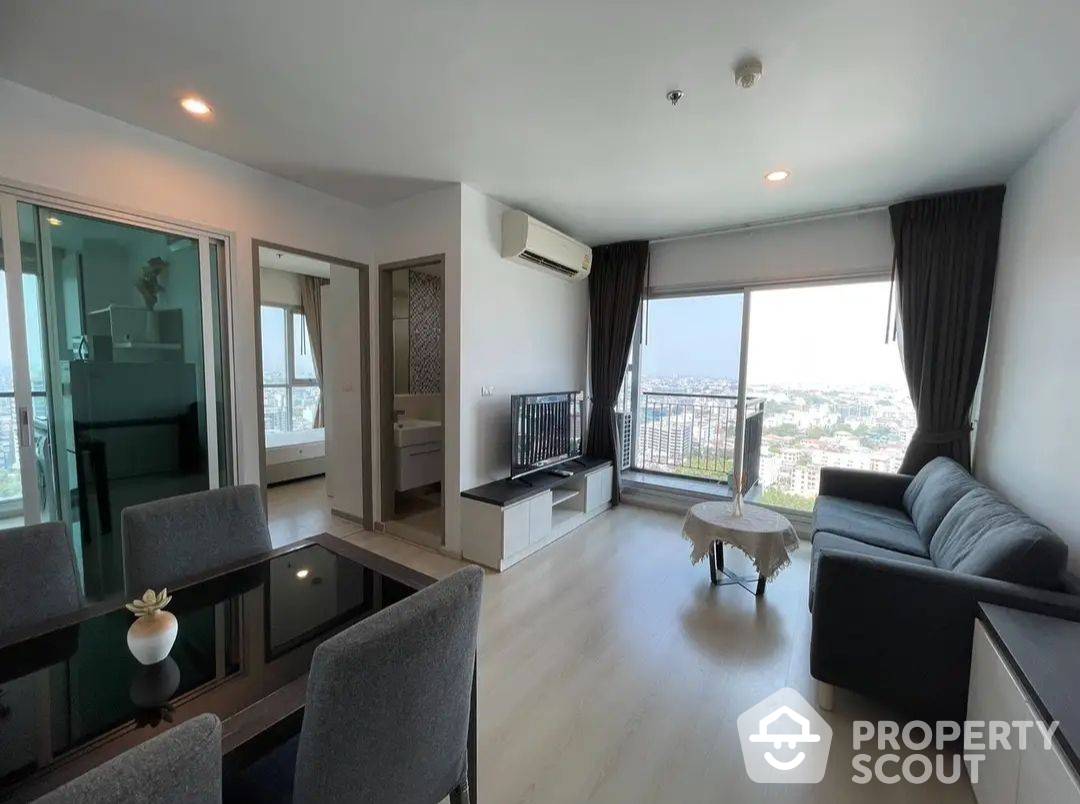 picture 2-BR Condo at Life Ratchadapisek near MRT Huai Khwang (ID 880972) - 1/17