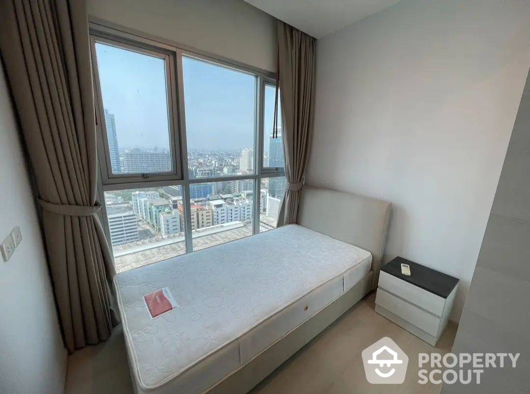 picture 2-BR Condo at Life Ratchadapisek near MRT Huai Khwang (ID 880972) - 8/17