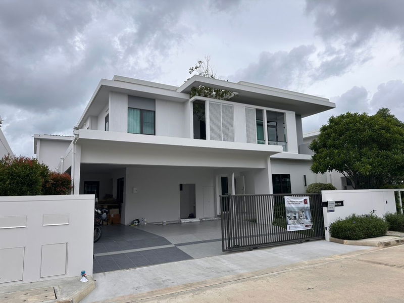 Houses for rent : #SC6097 📌 Rent | 🟦🟨 MANTANA Bangna km.15  🟥🟩💬 𝑪𝒐𝒏𝒕𝒂𝒄𝒕 𝑳𝑰𝑵𝑬: @𝒔𝒆𝒄𝒓𝒆𝒕𝒑𝒓𝒐𝒑𝒆𝒓𝒕𝒚 🔥✨
