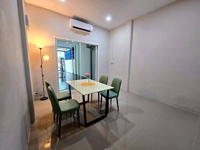 Townhouses for sale วิทยาลัยพยาบาลเซนต์หลุยส์ : For Sale Home near BTS Krungthonburi 5 fully furnished 