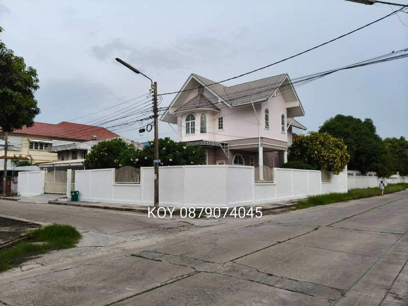 ขายบ้านเดี่ยว : ขายบ้านเดี่ยวปุณณวิถี สุขุมวิท หมู่บ้านเมืองทอง 149ตร.ว หลังมุม 4ห้องนอน ใกล้BTS อุดมสุข ศรีนครินทร์ หมู่บ้านเงียบสงบ ไม่เสียค่าส่วนกลาง 087-9074045