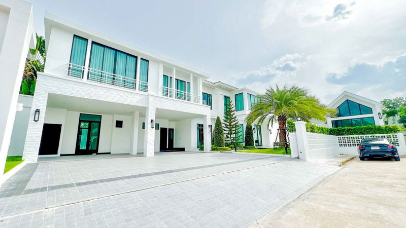 Houses for sale : Luxury House //Perfect Masterpiece Sukhumvit 77