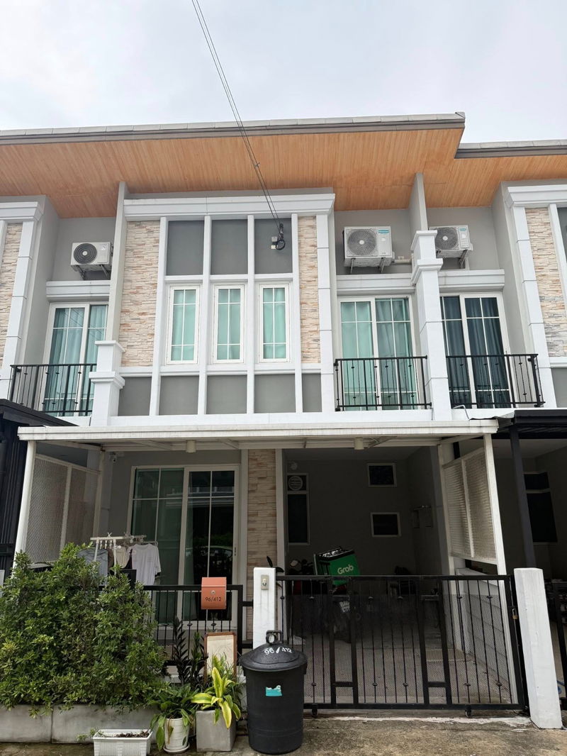 ทาวน์โฮมให้เช่า : บ้านให้เช่า Golden Town Ramintra-Wongwaen พร้อมเข้าอยู่สนใจติดต่อ Line @goodmanpro หรือ โทร 0999029192