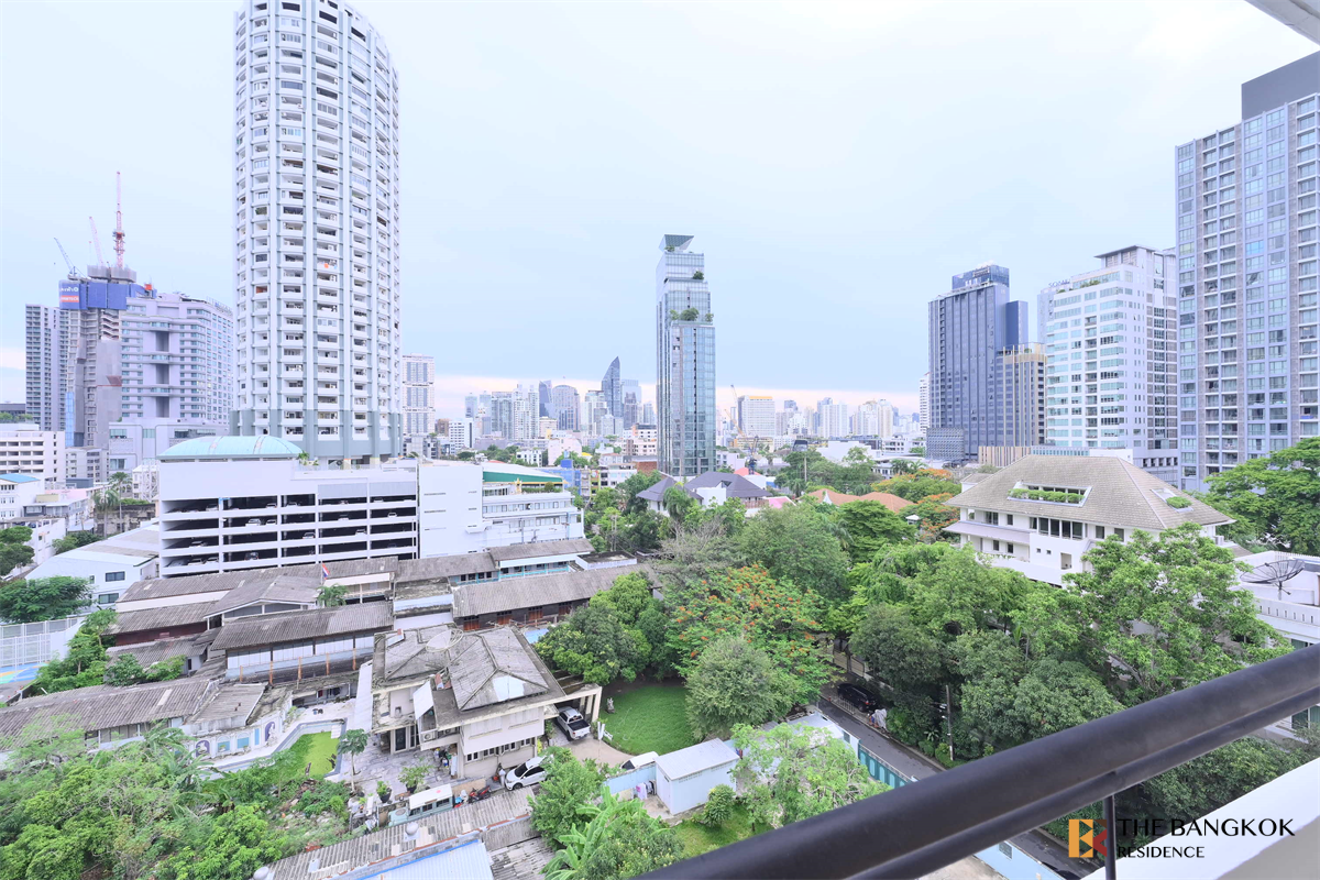 picture Moon Tower Condominium Luxury Condo in Central City Location near BTS Thong Lo - 5/10