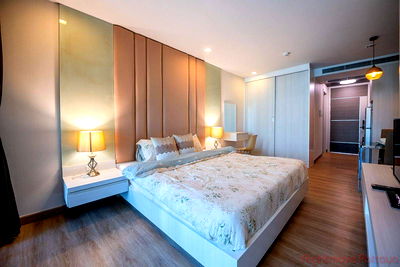 Condos for sale North Pattaya Road : ⛵ Apus ⛵ Pool view / 2F / Studio room for quick sale彡