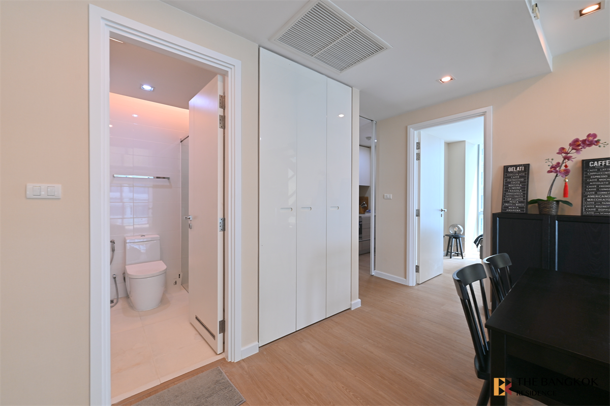 picture The Room Sukhumvit  21  Premium Luxury Condo in Prime Location - 8/10