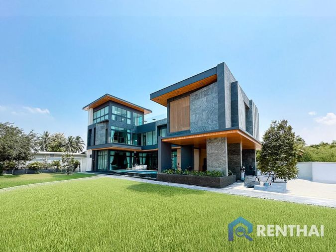 วิลล่าพร้อมสระว่ายน้ำ 3 ชั้นสุดหรูในพัทยา ออกแบบกว้างขวาง ทันสมัย และมอบความสะดวกสบายสูงสุด