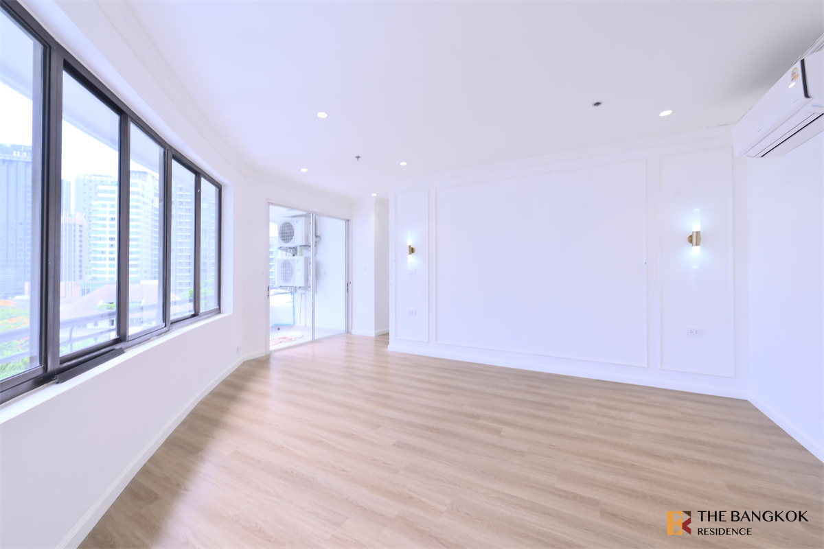 picture Moon Tower Condominium Luxury Condo in Central City Location near BTS Thong Lo - 2/10