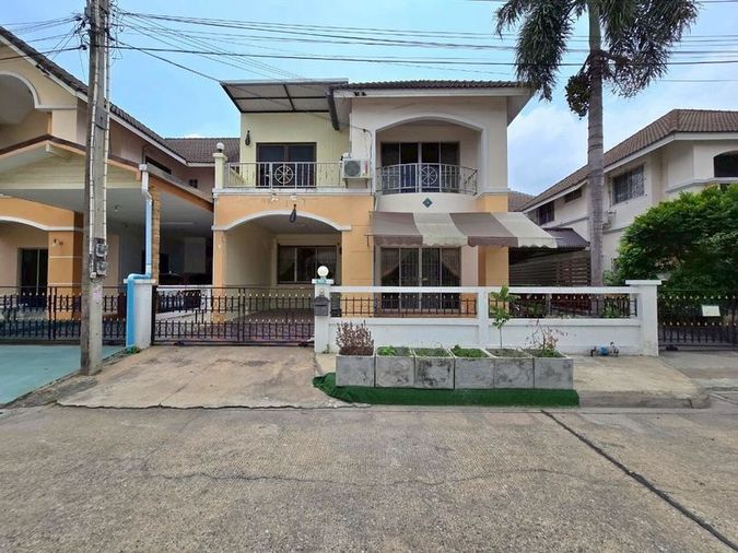 ให้เช่าบ้านเดี่ยว 2 ชั้น ทำเลดี เดินทางสะดวกติดถนนสุขุมวิท หมู่บ้านณิชาดา ใกล้ตลาดนัดจตุจักร 