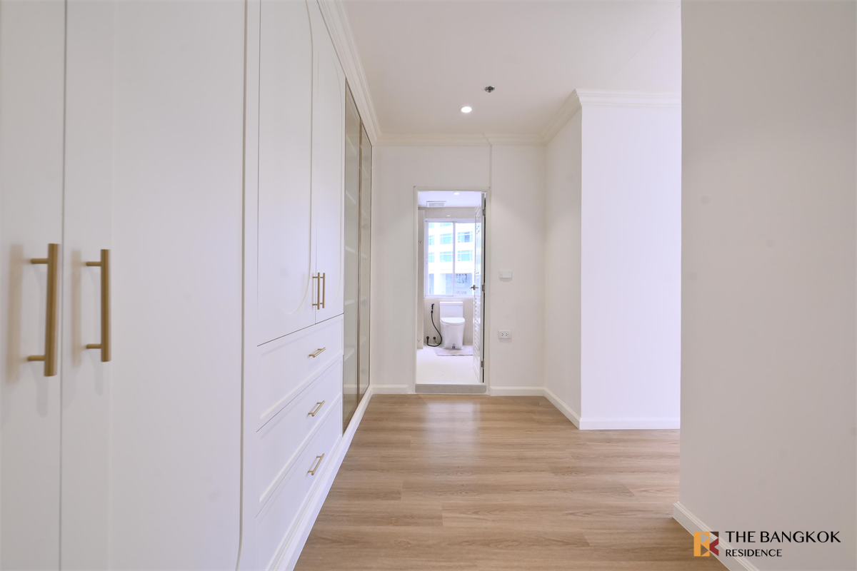 picture Moon Tower Condominium Luxury Condo in Central City Location near BTS Thong Lo - 1/10
