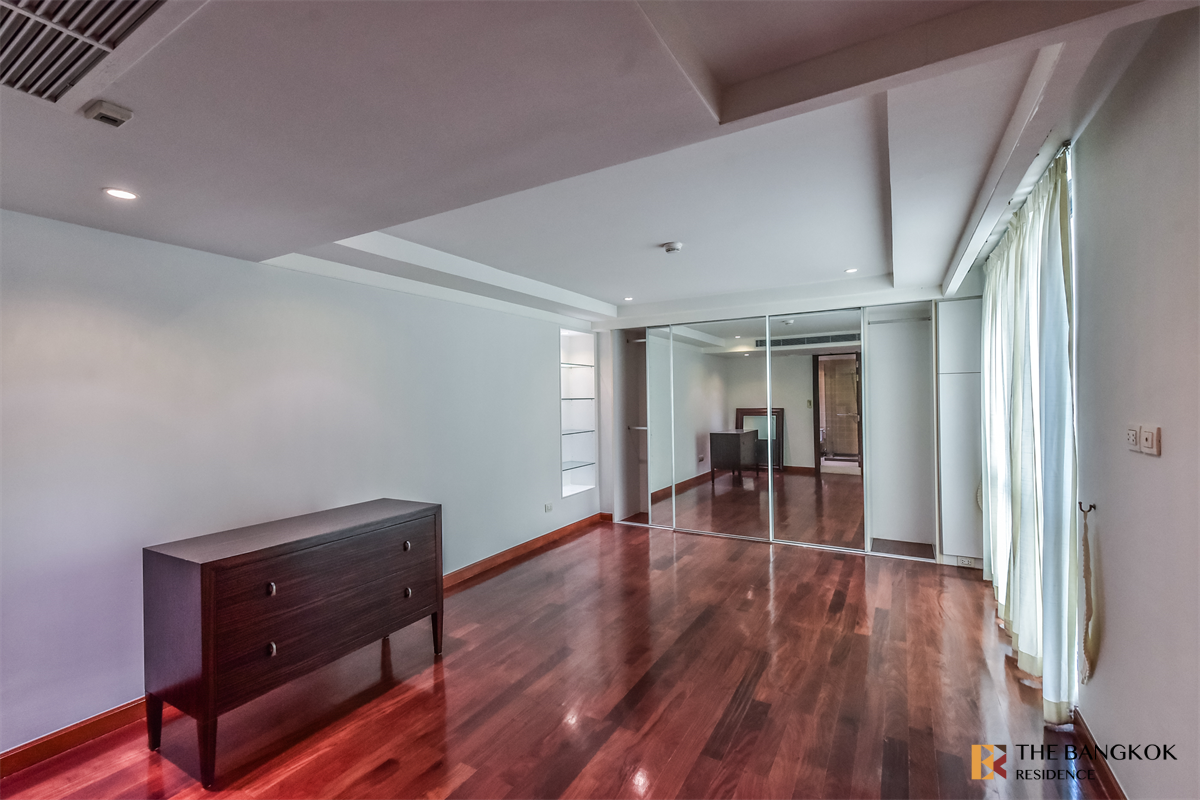 picture Somkid Gardens Luxury Condo Ready to Move-in at the Best Location near BTS Phloen Chit - 5/10