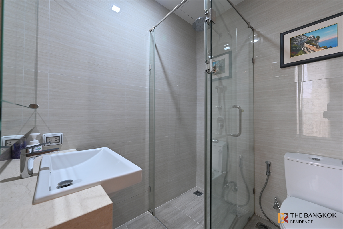 picture Ultimate Luxury Condo in Business District Noble BE33 - 1/10