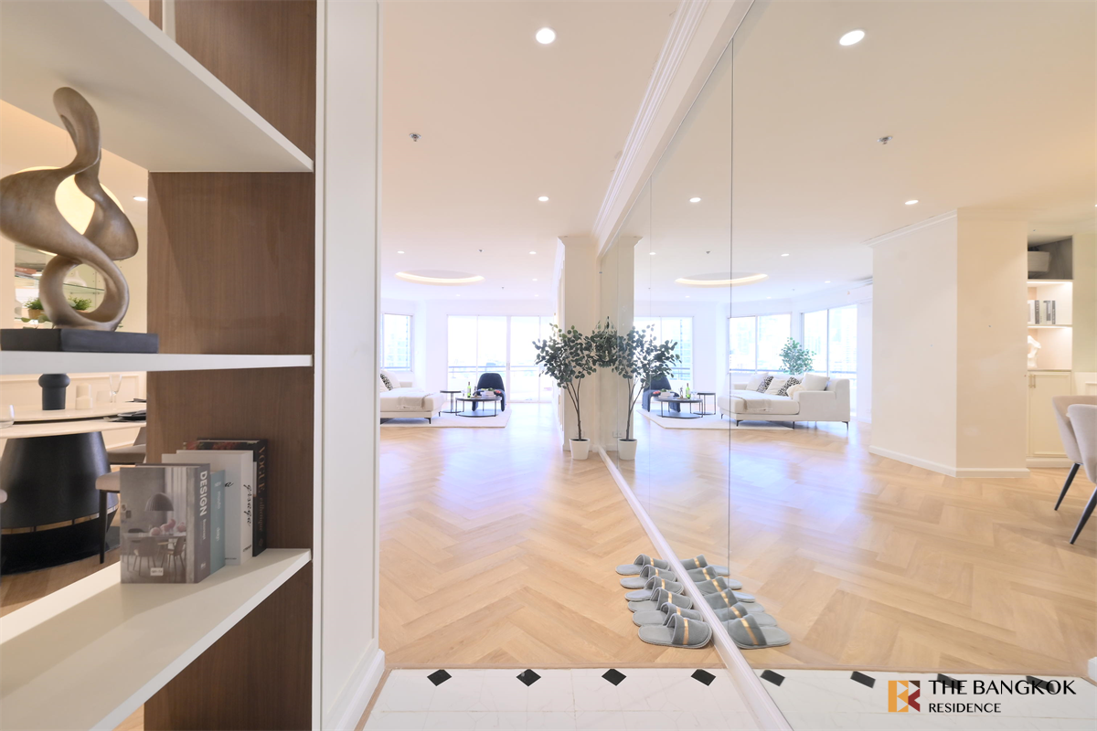 picture Moon Tower Condominium Luxury Condo in Central City Location near BTS Thong Lo - 4/10