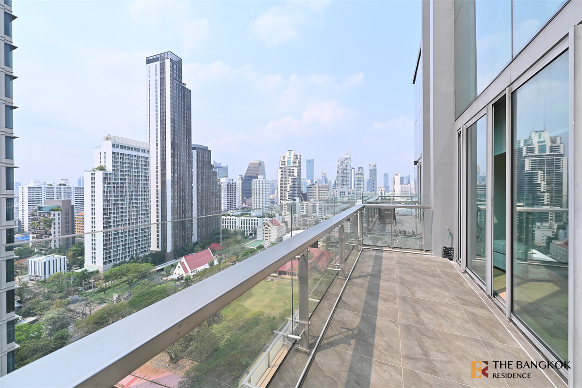 picture The Room Sukhumvit  21  Premium Luxury Condo in Prime Location - 2/10