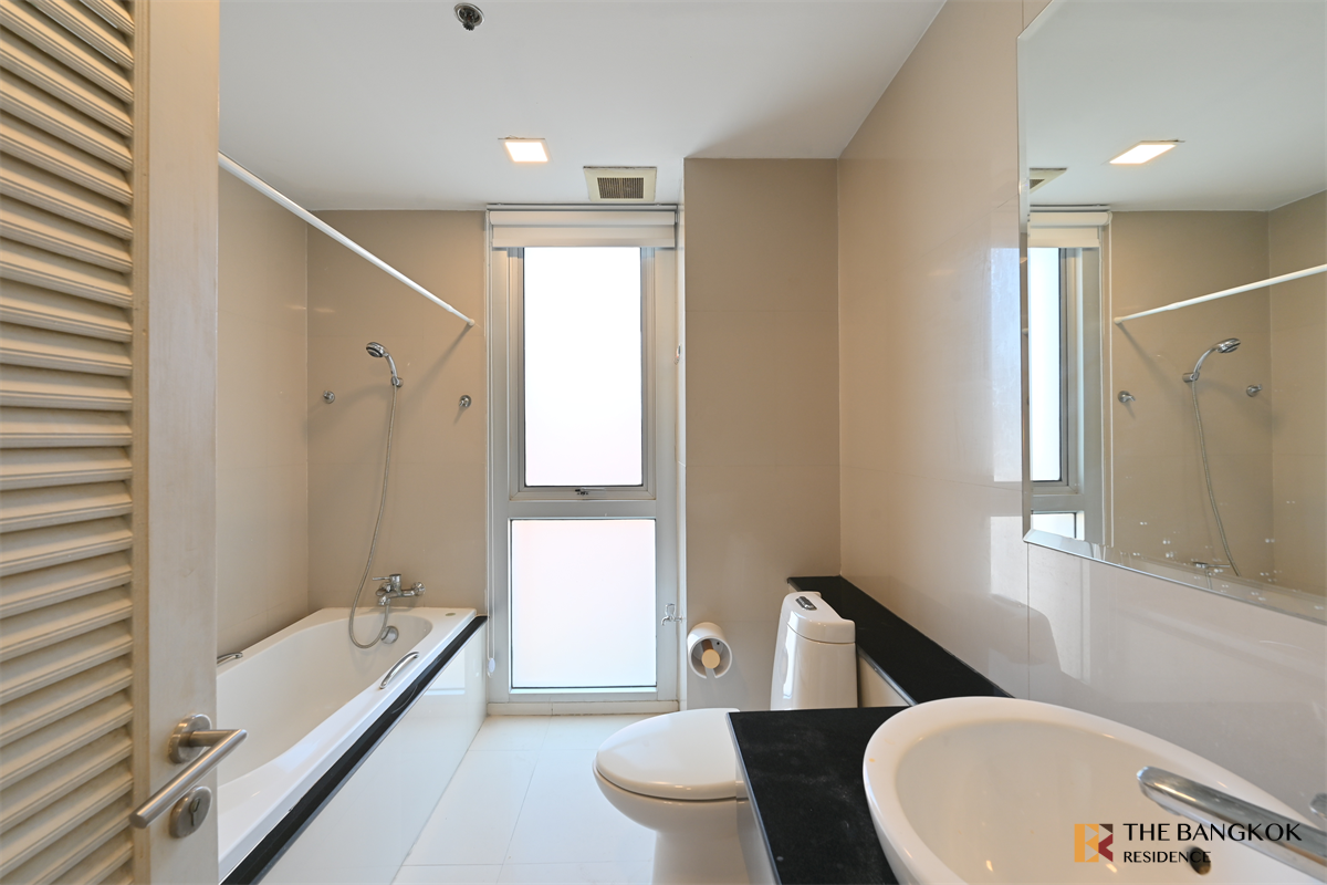 picture Nusasiri Grand Condo near BTS Ekkamai Luxury Unit, Ready for You Without the Wait - 6/10