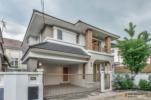 บ้านเดี่ยว 2 ชั้น รีโนเวทใหม่สไตล์ Modern ทำเลลาดพร้าว 101