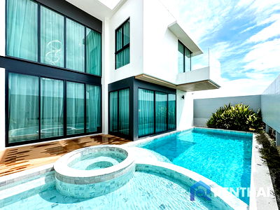 Houses for sale Nong Prue, Chonburi : 2-storey luxury pool villa