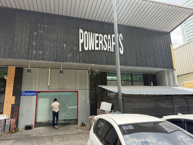 ปล่อยเช่าอาคารพาณิชย์ โครงการRCA มีตั้งแต่พื้นที่300 -1,200 ตรม **แหล่งท่องเที่ยวคนต่างชาติแยอะ** เปิดร้านอะไรก็ได้ ใกล้พระราม9 ห้วยขวาง สุขุมวิท