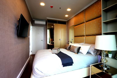 Condos for sale : 2 Bedroom Condo (Corner) The Metropolis, next to BTS Samrong 0 meters Good View