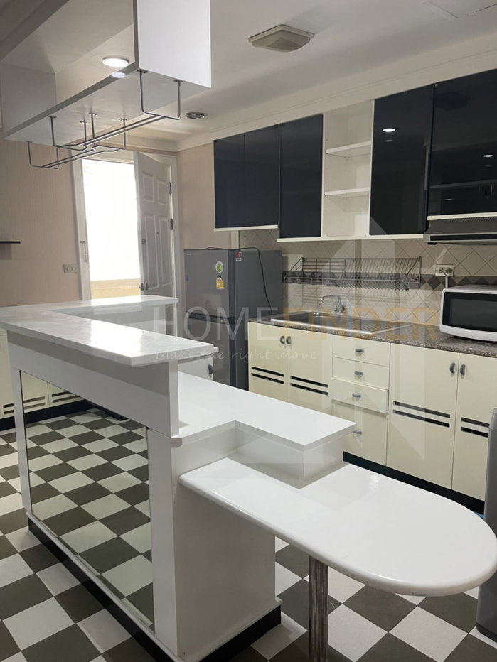 picture The Royal Place one 1 bedroom, for rent - 2/9