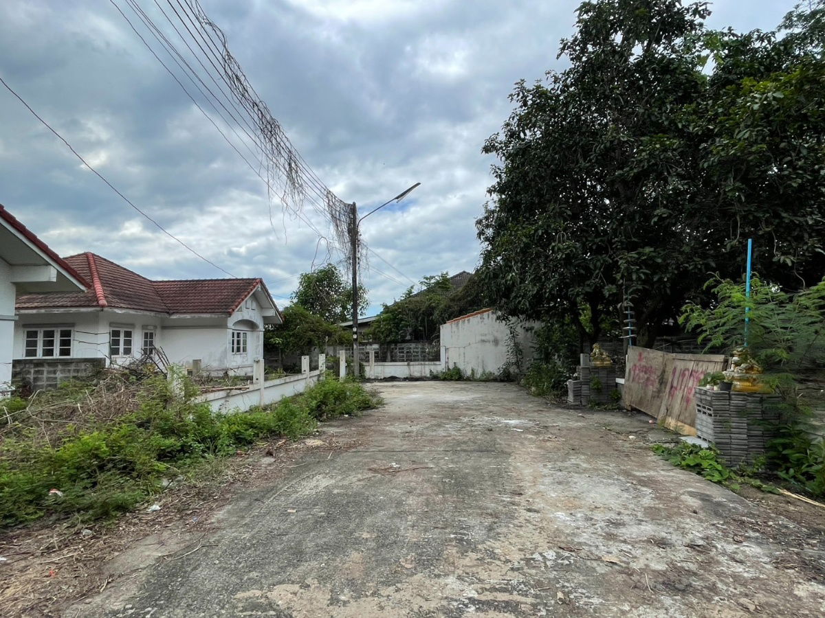 รูป ขาย ที่ดิน แถมสิ่งปลูกสร้าง ถูก รูปแปลงสวย  ติดถนน ลำลูกกา คลอง 10 ปทุมธานี เลคไซด์ วิลล์ ถูกและคุ้มที่สุดในละแวกนี้  - รูปที่ 8/10