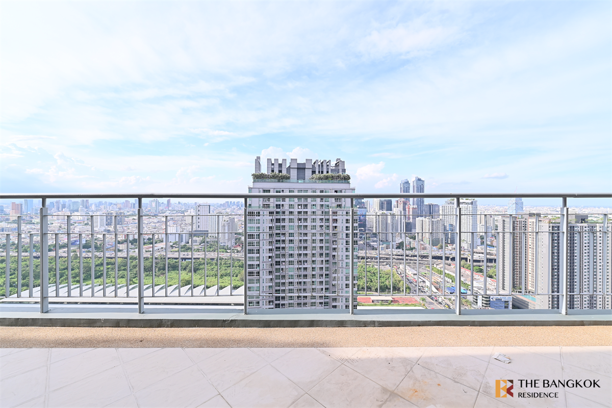 picture The Privilege of Luxury in an Economic Hub Location Villa Asoke near MRT Phetchaburi Station - 7/10