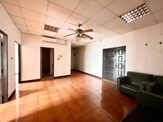 [For Sale] ขายคอนโด 2 ห้องนอน ถูกสุดในโครงการ คันทรี คอมเพล็กซ์ บางนา (Country Complex Bangna) ที่จอดรถ 2 คัน ใกล้ BTS บางนา