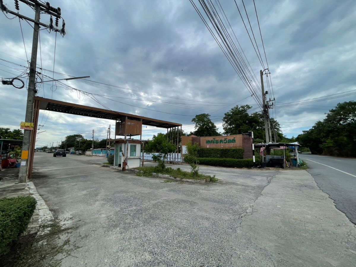 รูป ขาย ที่ดิน แถมสิ่งปลูกสร้าง ถูก รูปแปลงสวย  ติดถนน ลำลูกกา คลอง 10 ปทุมธานี เลคไซด์ วิลล์ ถูกและคุ้มที่สุดในละแวกนี้  - รูปที่ 9/10