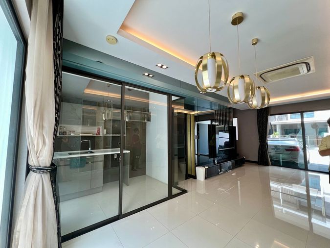 ขายทาวน์โฮม 3 ห้องนอน 168 ตร.ม. 21.9 ตร.ว. เดอะ แลนด์มาร์ค เอกมัย รามอินทรา
