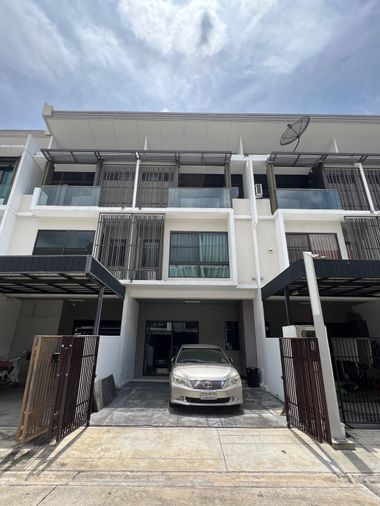 ขายทาวน์โฮม 3 ห้องนอน 168 ตร.ม. 21.9 ตร.ว. เดอะ แลนด์มาร์ค เอกมัย รามอินทรา