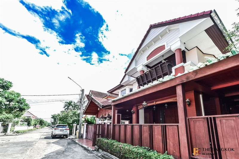 ขายบ้านเดี่ยว : บ้านกรองทอง พาวิลเลี่ยน เอกสิทธิ์แห่งความหรูหราบนทำเลเศรษฐกิจ