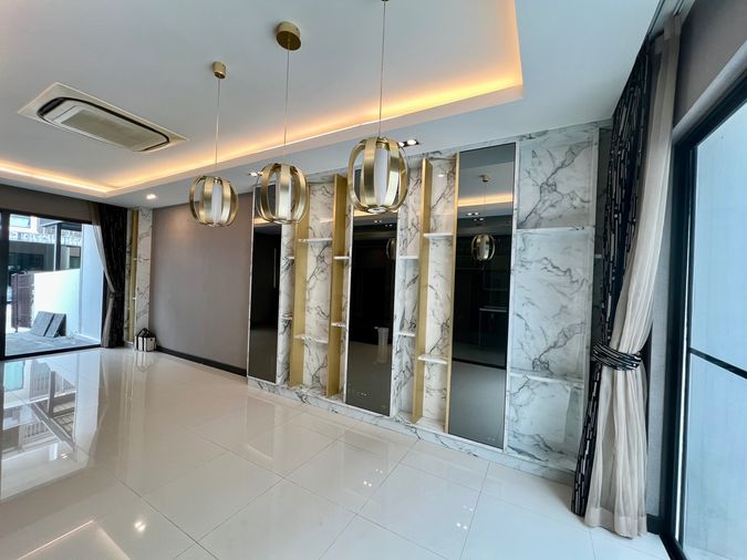 ขายทาวน์โฮม 3 ห้องนอน 168 ตร.ม. 21.9 ตร.ว. เดอะ แลนด์มาร์ค เอกมัย รามอินทรา