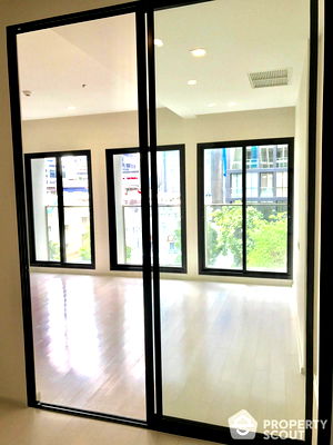 Condos for sale รพ.ตำรวจ : 1-BR Condo at Noble Ploenchit near BTS Phloen Chit (ID 1877714)