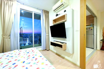 Condos for rent : Ultimate Luxury Condo in Business District RHYTHM Ratchada-Huaikhwang near MRT Huai Khwang Station