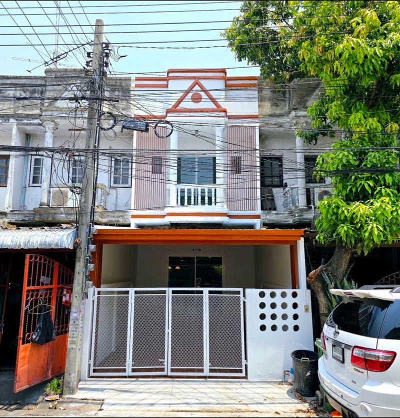 ขายทาวน์โฮม : 📢 ขาย ทาวน์เฮ้าส์ หมู่บ้านศิรินคร ถนนพหลโยธิน 🛠 รีโนเวทใหม่ทั้งหลัง ใกล้ 🚇 BTS แยก คปอ.💸 ราคา 1.85 ฟรีโอน  🌤️ แถมเฟอร์ฯ ทั้งหลัง