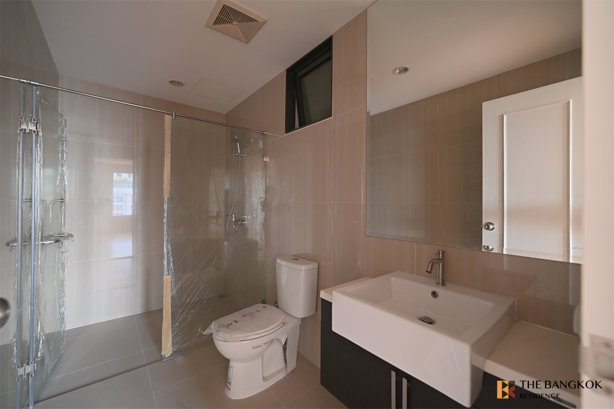 picture The Privilege of Luxury in an Economic Hub Location Villa Asoke near MRT Phetchaburi Station - 4/10