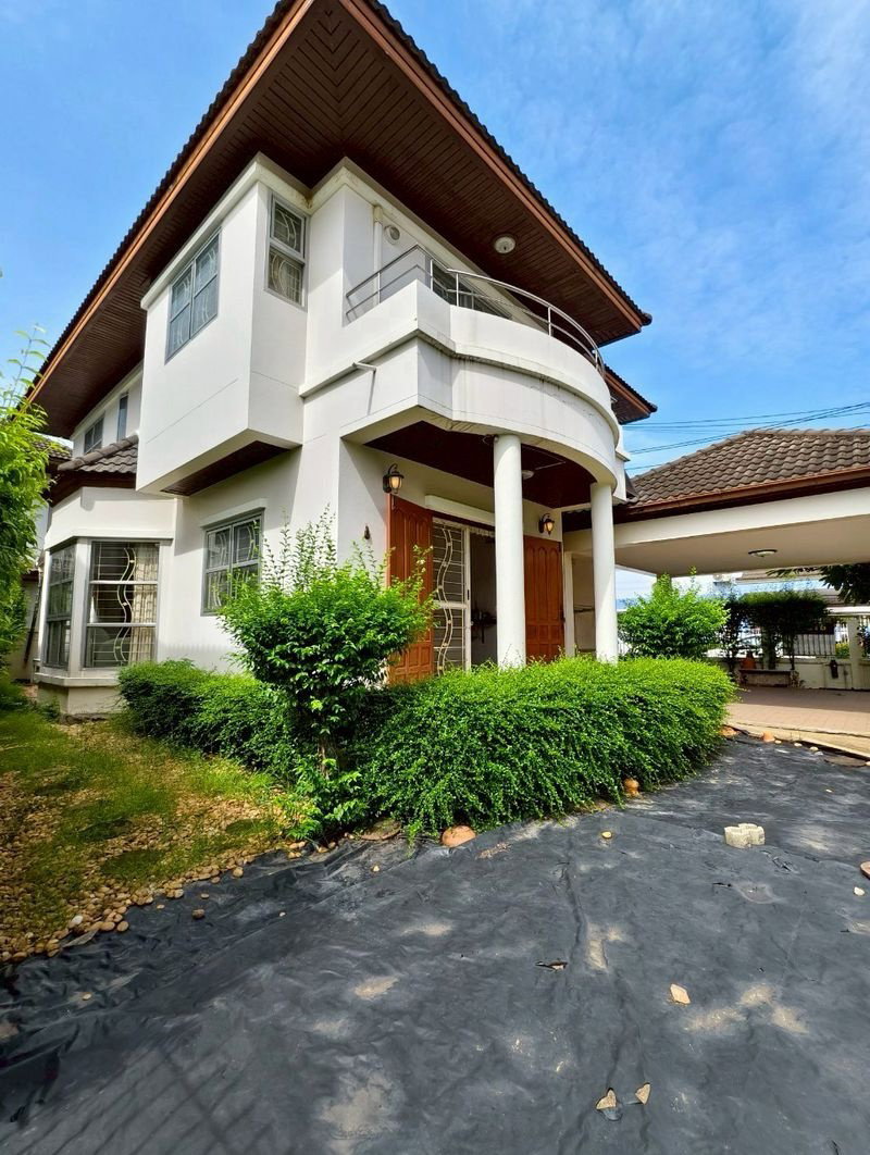 ขายบ้านเดี่ยว : ✨✨✨ "บ้านใหญ่ ทำเลดี หลังมุม บรรยากาศร่มรื่น ราคาโดนใจ!"   🏡 บ้านเดี่ยว 2 ชั้น หลังมุม ในหมู่บ้านแมกไม้ เพิ่มสิน 38