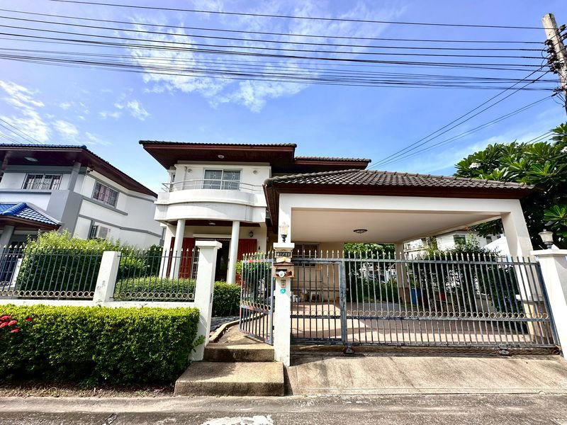 ขายบ้านเดี่ยว : 💙💛❤️"บ้านใหญ่ ทำเลดี หลังมุม บรรยากาศร่มรื่น ราคาโดนใจ!" ✨ 🏡 บ้านเดี่ยว 2 ชั้น หลังมุม ในหมู่บ้านแมกไม้ เพิ่มสิน 38