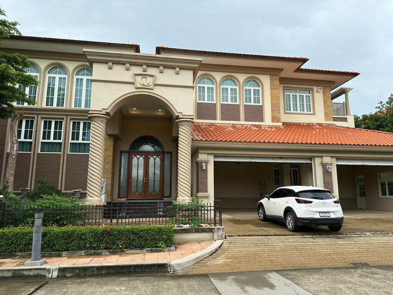 Houses for sale : For Sale  Unveiling Your Dream Home in Q Twelve Ratchaphruek - Sathorn 5 bedrooms 7 bathrooms with private pool near SRT Taling Chan station