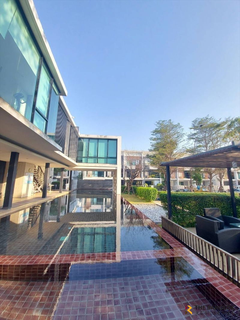 Townhouses for rent : Plex Bangna Ultimate Luxury Lifestyle with Convenience Near BTS Bangna