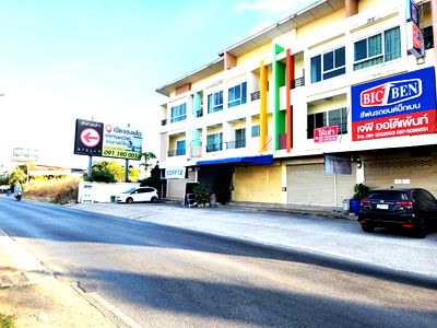 อาคารพาณิชย์ ลำลูกกา ปทุมธานี : ขายอาคารพาณิชย์ รังสิต ลำลูกกา ปทุมธานี ติดถนน ใกล้ตลาดลาดสวาย ตรงข้ามศูนย์การแพทย์  มีกันสาด ต่อเติมหลังบ้าน