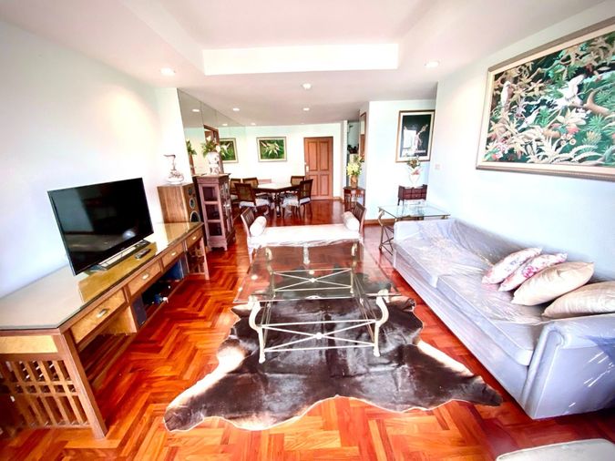 สุพรีม วิลล์ ถนนเย็นอากาศ/ สาทร  118.25 ตรม 2 ห้องนอน 2 ห้องน้ำ