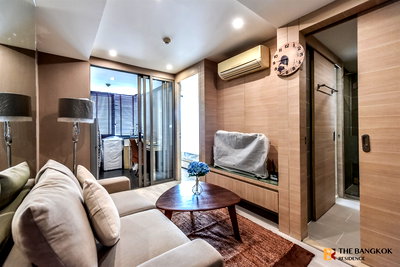 Condos for rent : Klass Silom, Prime Location in the Heart of Silom Surrounded by Lush Greenery near BTS Chong Nonsi