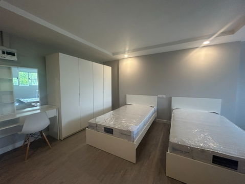Condo for rent: The Motif Condo, both 6-month and 1-year contracts available.（租房：半年合同或者一年合同）
