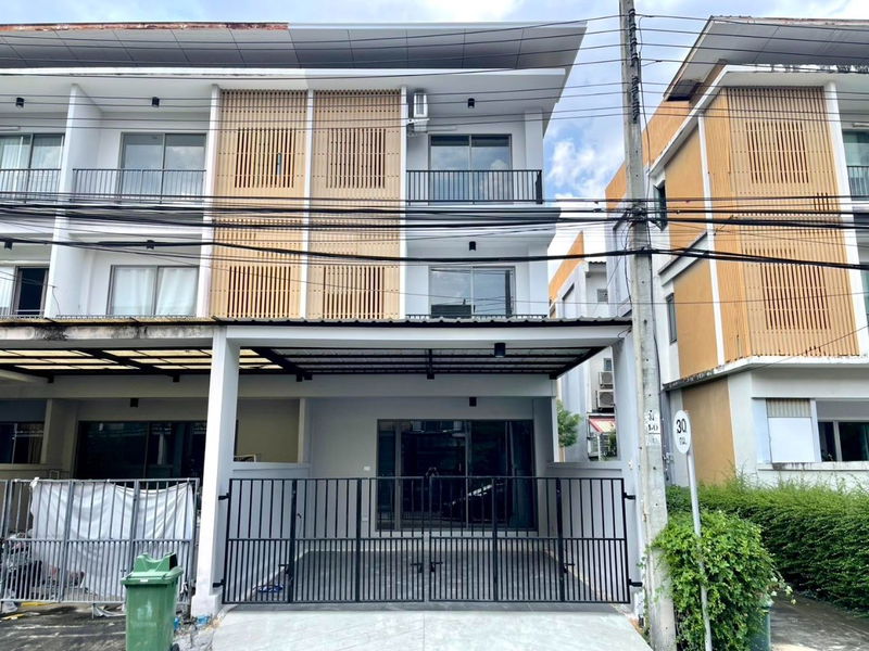 ขายโฮมออฟฟิศ : 🏠 ขาย ทาวโฮม 3 ชั้น หลังมุม อีโคสเปซ เกษตร-นวมินทร์   💸 ราคา 3.79 ล้าน ฟรีโอน  🌤️ หน้าบ้านหันทางตะวันออกเฉียงใต้ ☸ ฮวงจุ้ยงเสริมเความอุดมสมบูรณ์ 💰
