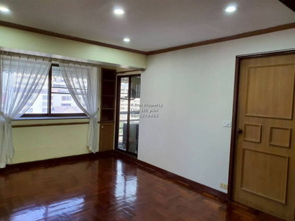 For Sale Sailom Condo near BTS Ari, corner unit large room, affordable price, 70 sq m, 2 beds, near BTS Ari. Selling price: 3.2 million baht (Sold).