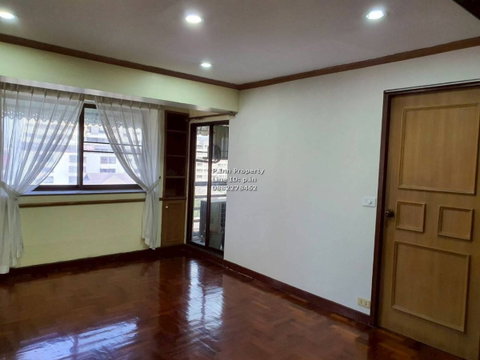 For Sale Sailom Condo near BTS Ari, corner unit large room, affordable price, 70 sq m, 2 beds, near BTS Ari. Selling price: 3.2 million baht (Sold).