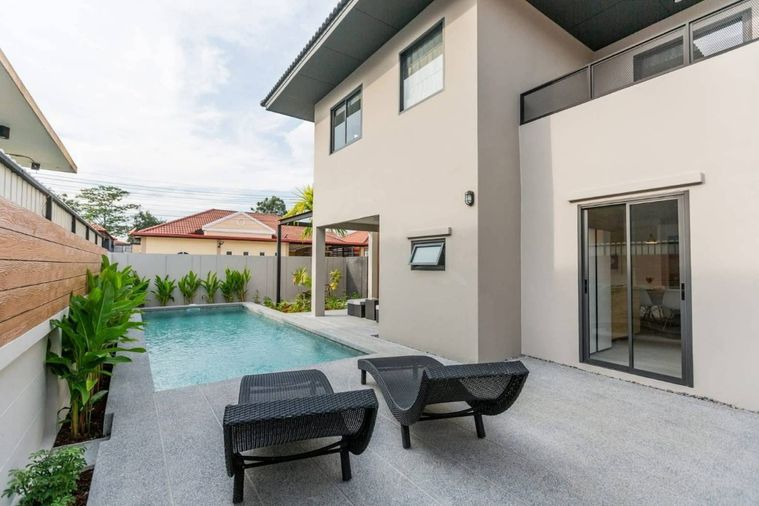 Newly renovated pool villa house for sale 4 bed , 3 bath at kad farang zone modern house for