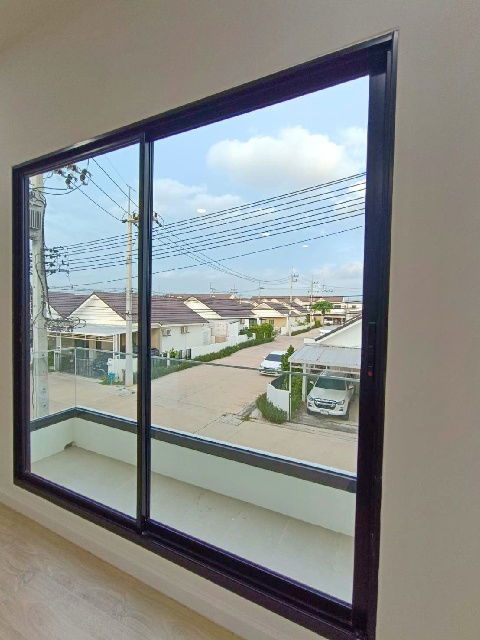 picture BIG C 4.6km. Tesco Lotus Borwin 4.9km. Makro 4.9km. PTT Station Eastern Seaboard New 2-storey townho - 6/8